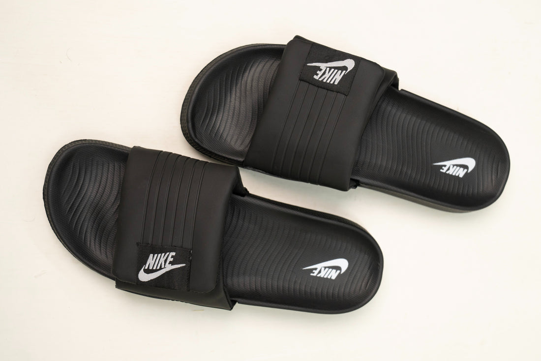 NIKE BLACK SLIDES